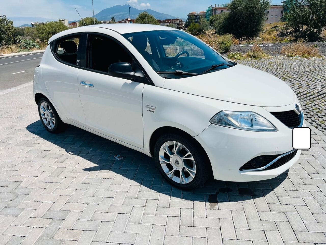 Lancia Ypsilon 1.3MLJT BASSI CONSUMI 2013