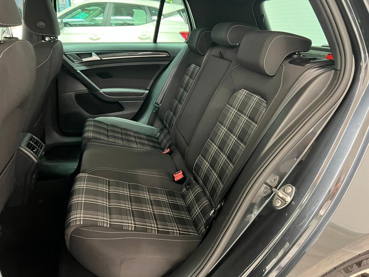 Volkswagen Golf Business 2.0 TDI DSG 5p. Highline BlueMotion Tech.