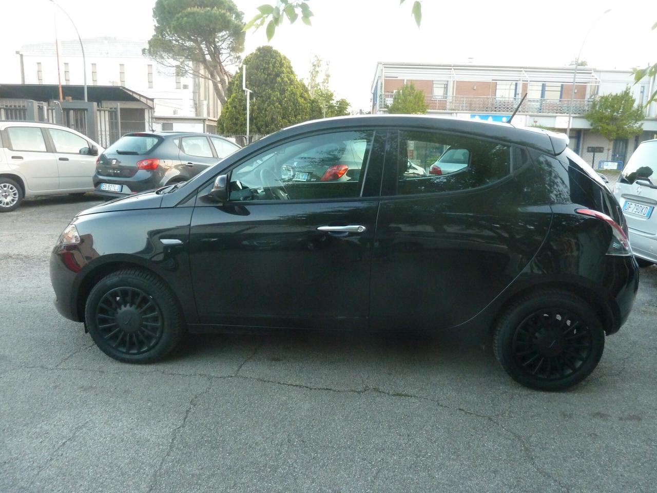 Lancia Ypsilon 1.0 FireFly 5 porte Hybrid UnYca