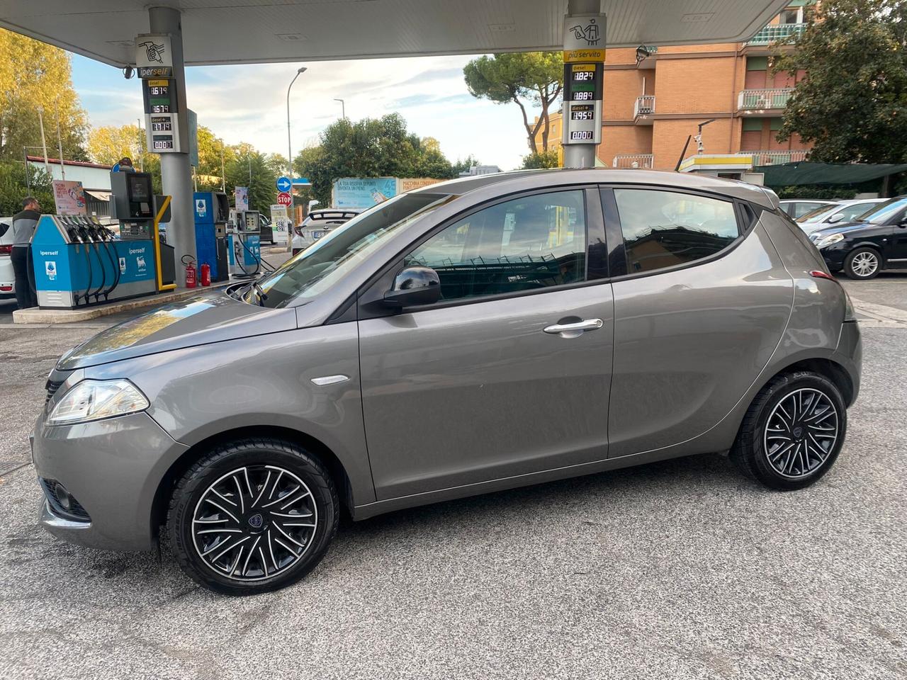 Lancia Ypsilon 1.2 69 CV 5 porte S&S Black and Noir