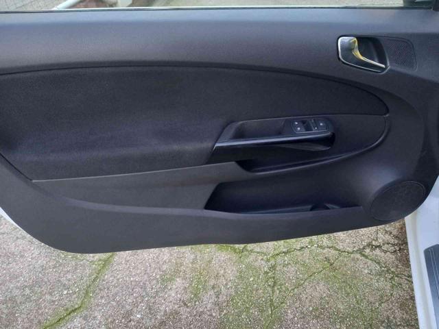 OPEL Corsa 1.2 3 porte Sport NEOPATENTATI