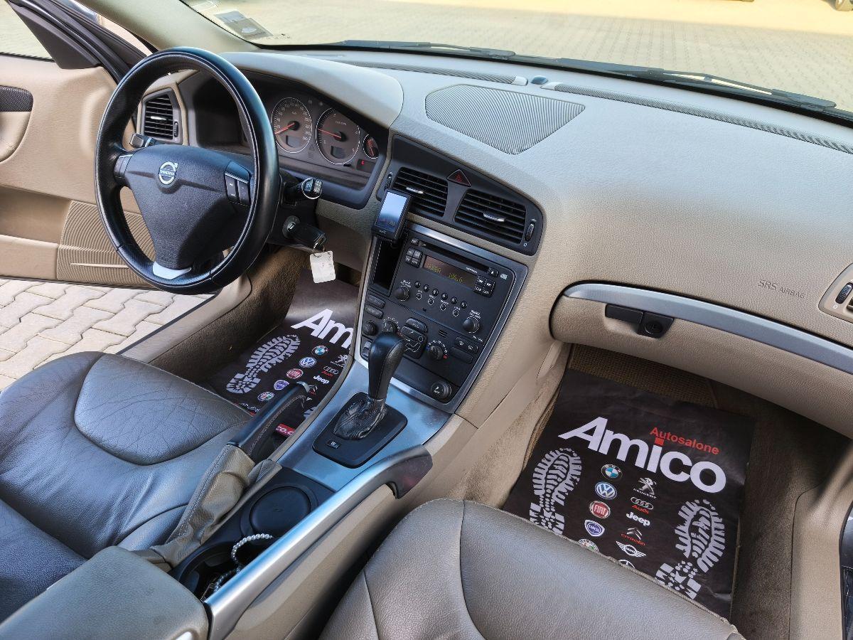 VOLVO XC70 2.4 D5 20V AWD Summum Solo 130.000km