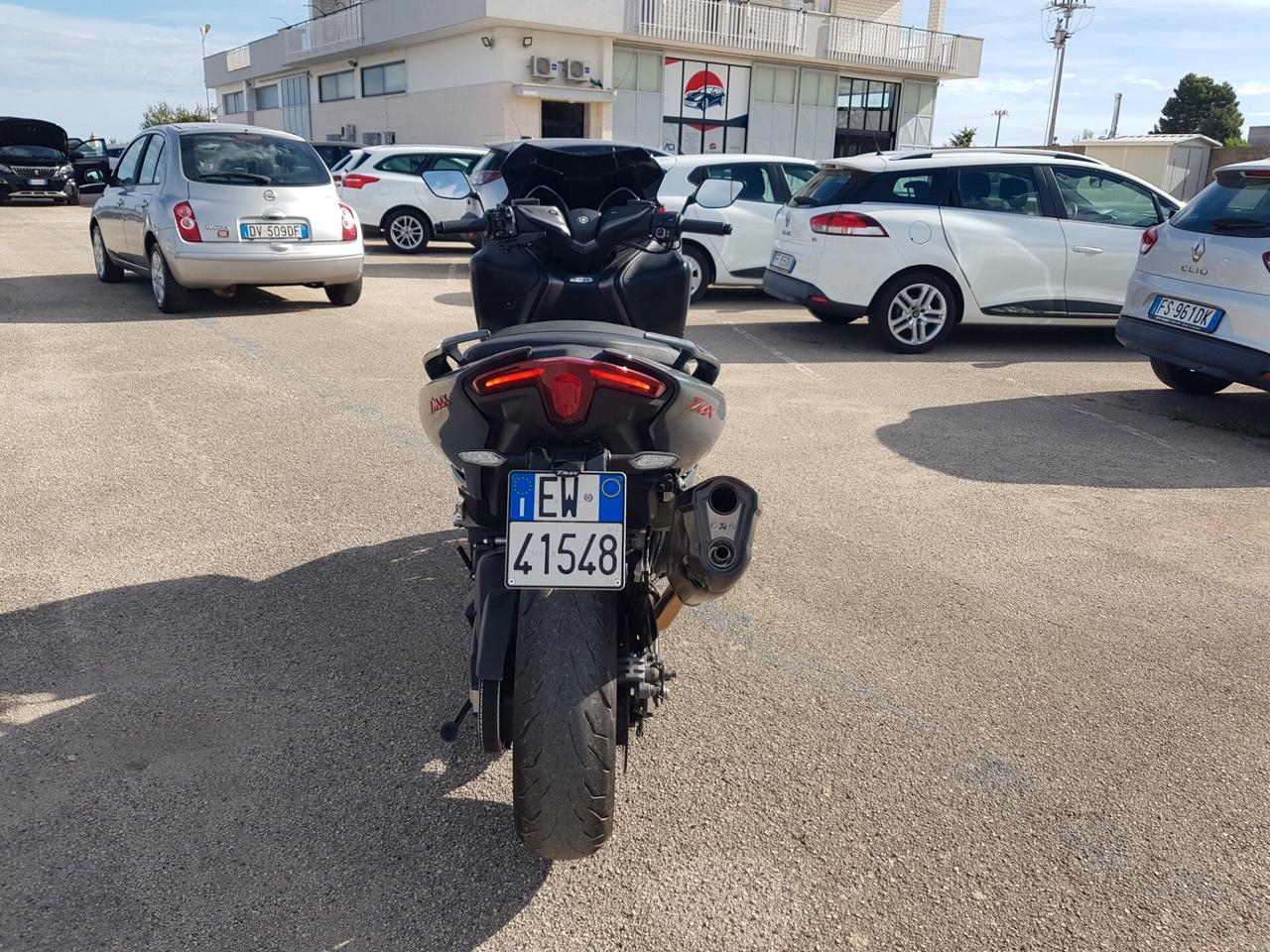 YAMAHA TMAX 560 2021