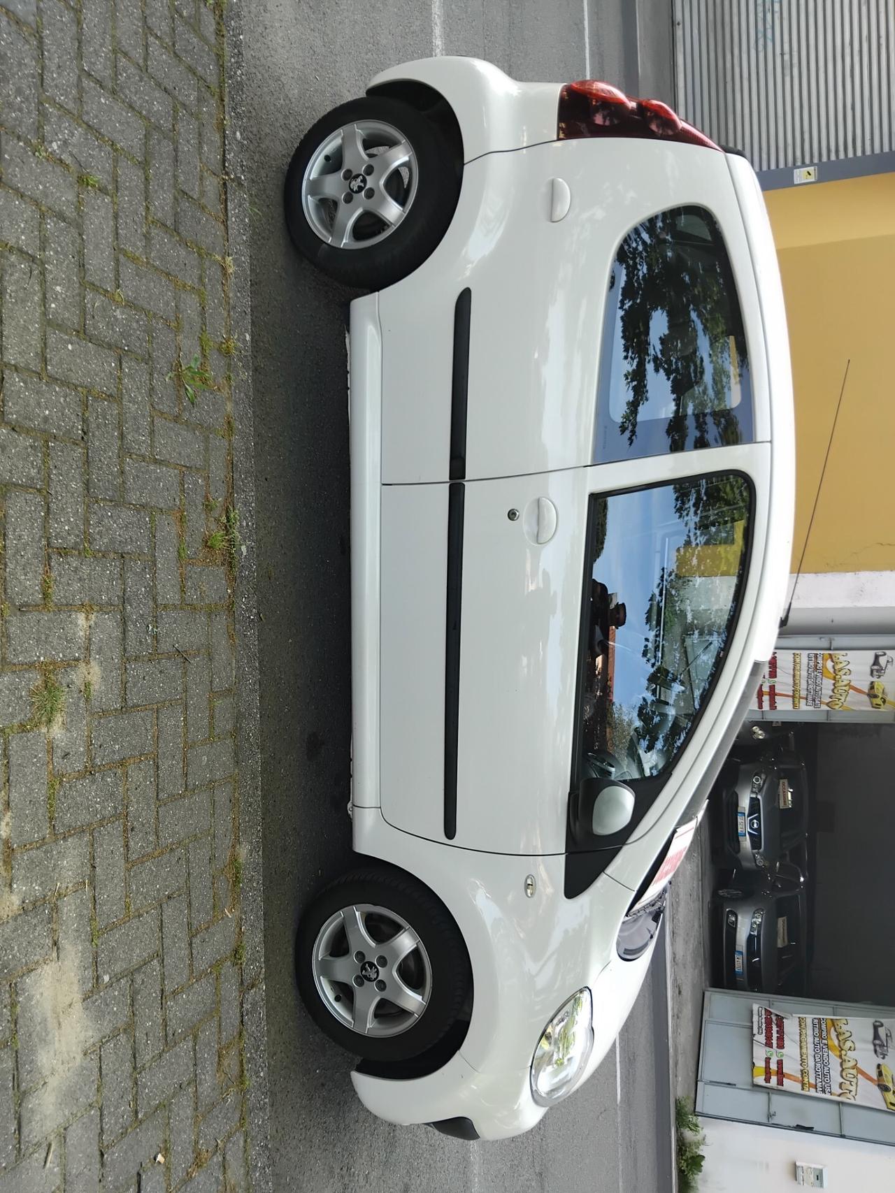 Peugeot 107 1.0 68CV 5p. Active CAMBIO AUTOMATICO X NEO PATENTATI A 2.999 EU