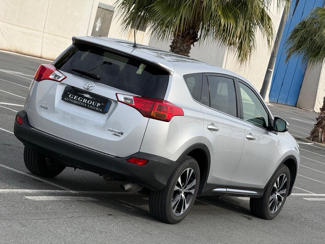 Toyota RAV 4 RAV4 2.0 D-4D 4WD Lounge-4X4-PERMUTABILE