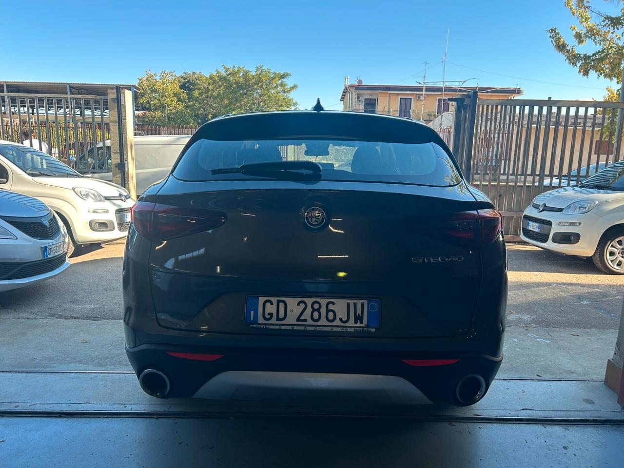 Alfa Romeo Stelvio 2.2 Turbodiesel 160 CV AT8 RWD Business