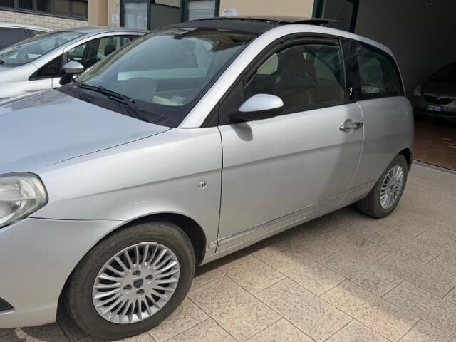 Lancia Ypsilon 1.4 16V Platino