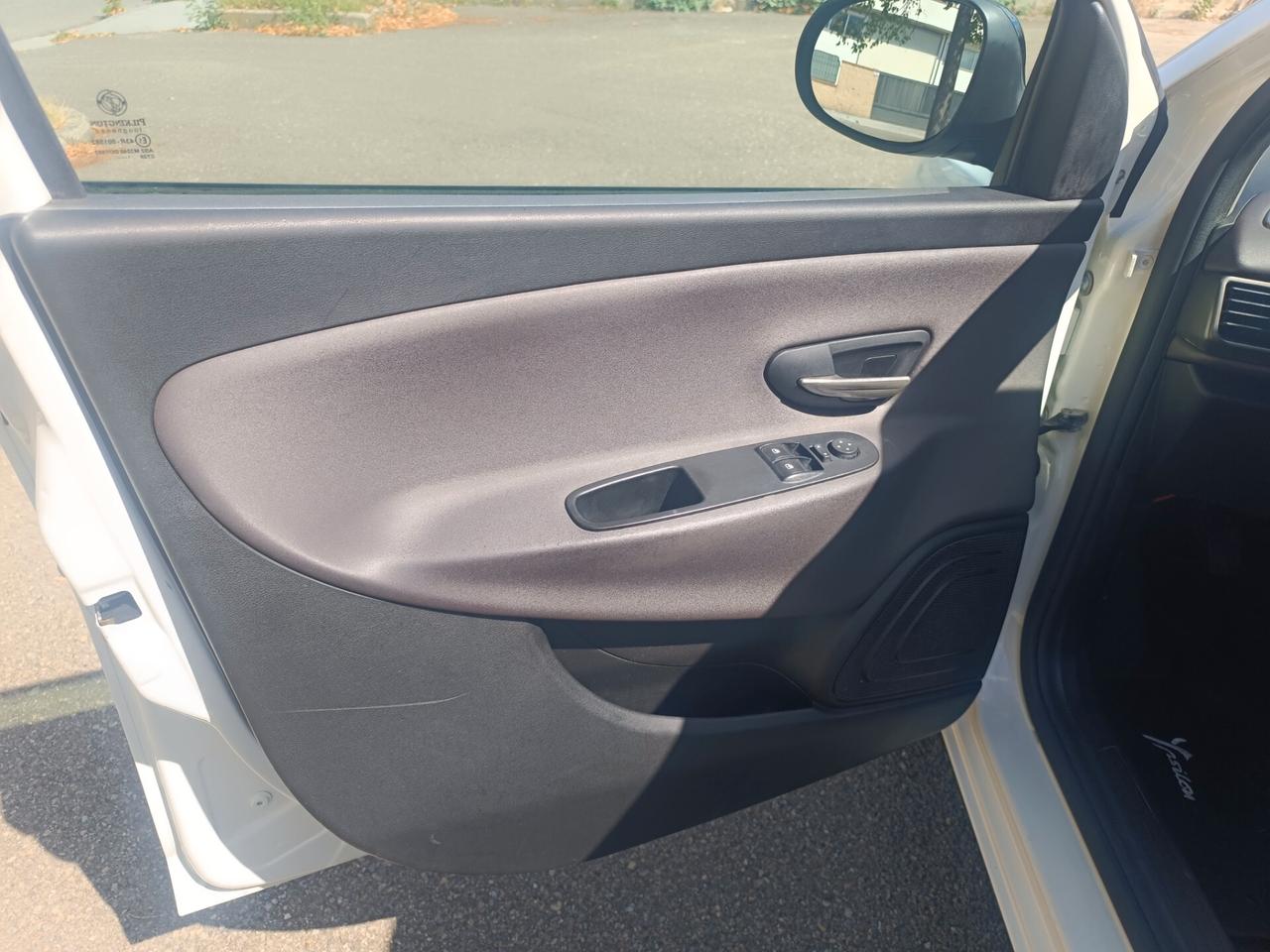 Lancia Ypsilon 1.3 MJT 75 CV SOLAMENTE 129.000 KM