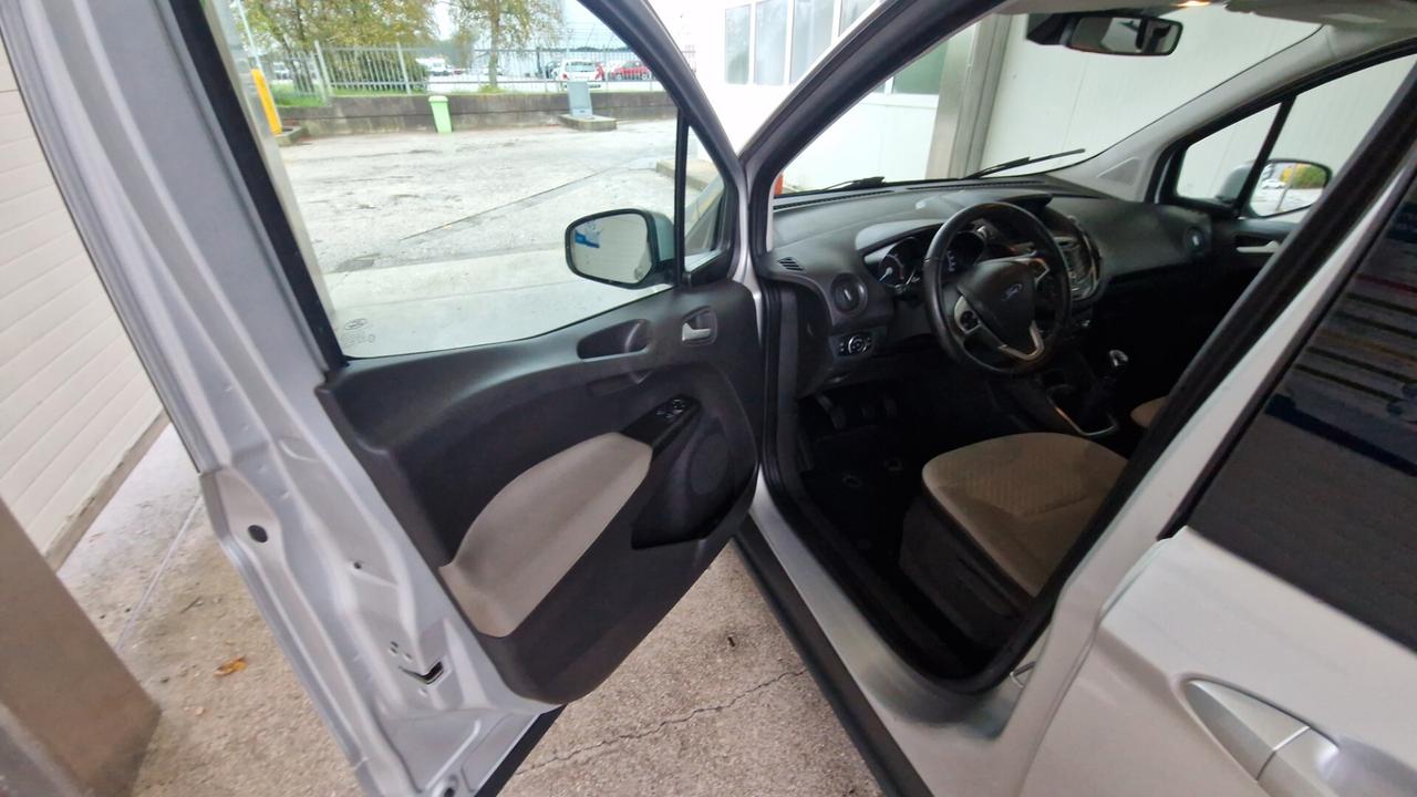 Ford Tourneo Courier 1.5 TDCI 95 CV Titanium