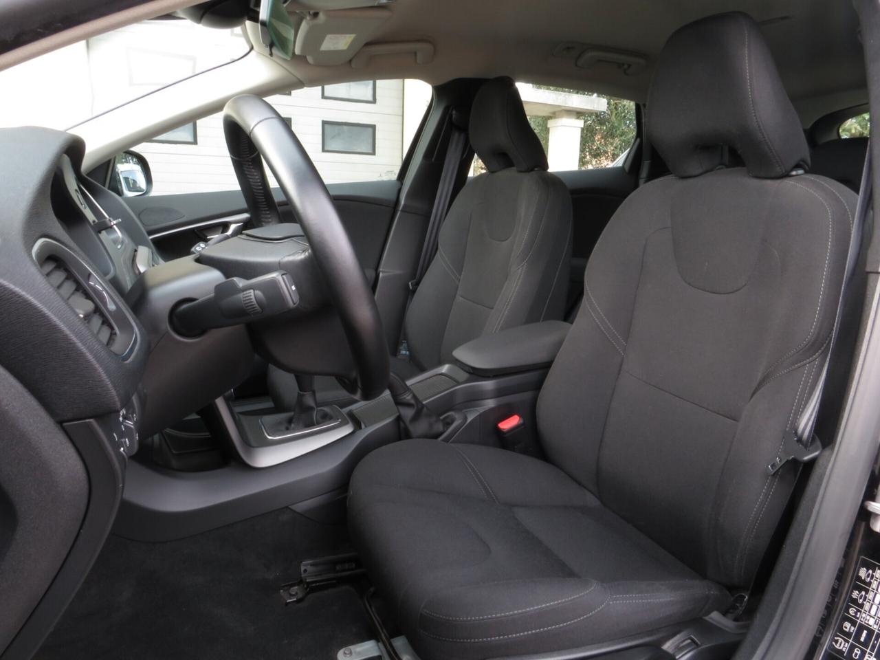 Volvo V40 2.0 d2 Business. km 49.000. fari led/doppi sensori