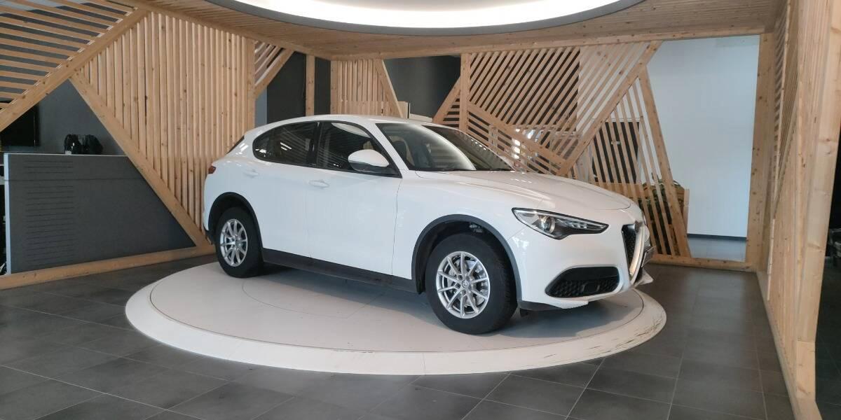 Alfa Romeo Stelvio 2.2 t Business Q4 190cv auto my19