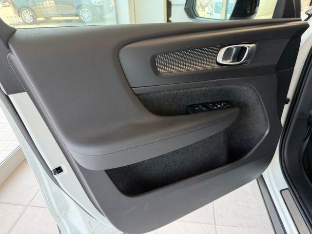 VOLVO XC40 T5 Recharge Plug-in Hybrid R-design