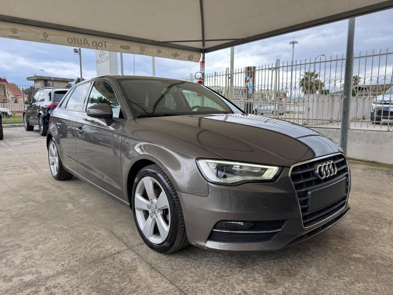 AUDI A3 2.0 TDI S TRONIC DESIGN