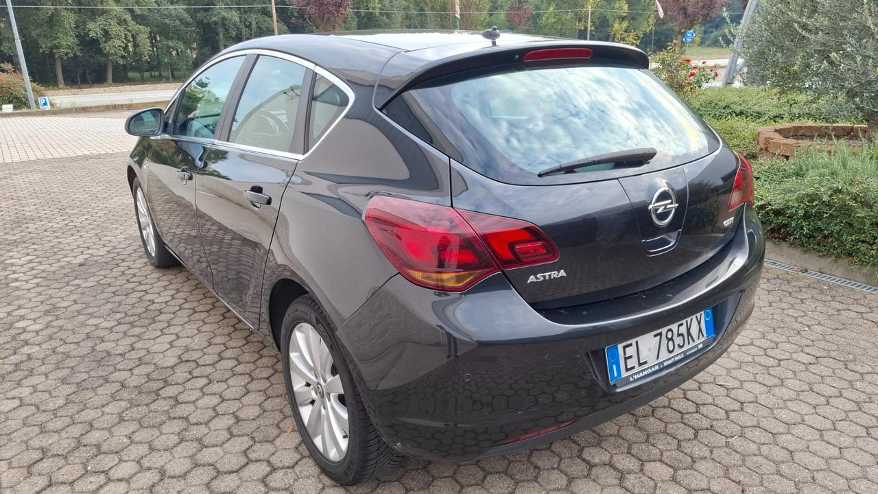 Opel Astra 1.7 CDTI 110CV EcoFLEX S&S 5 porte Cosmo