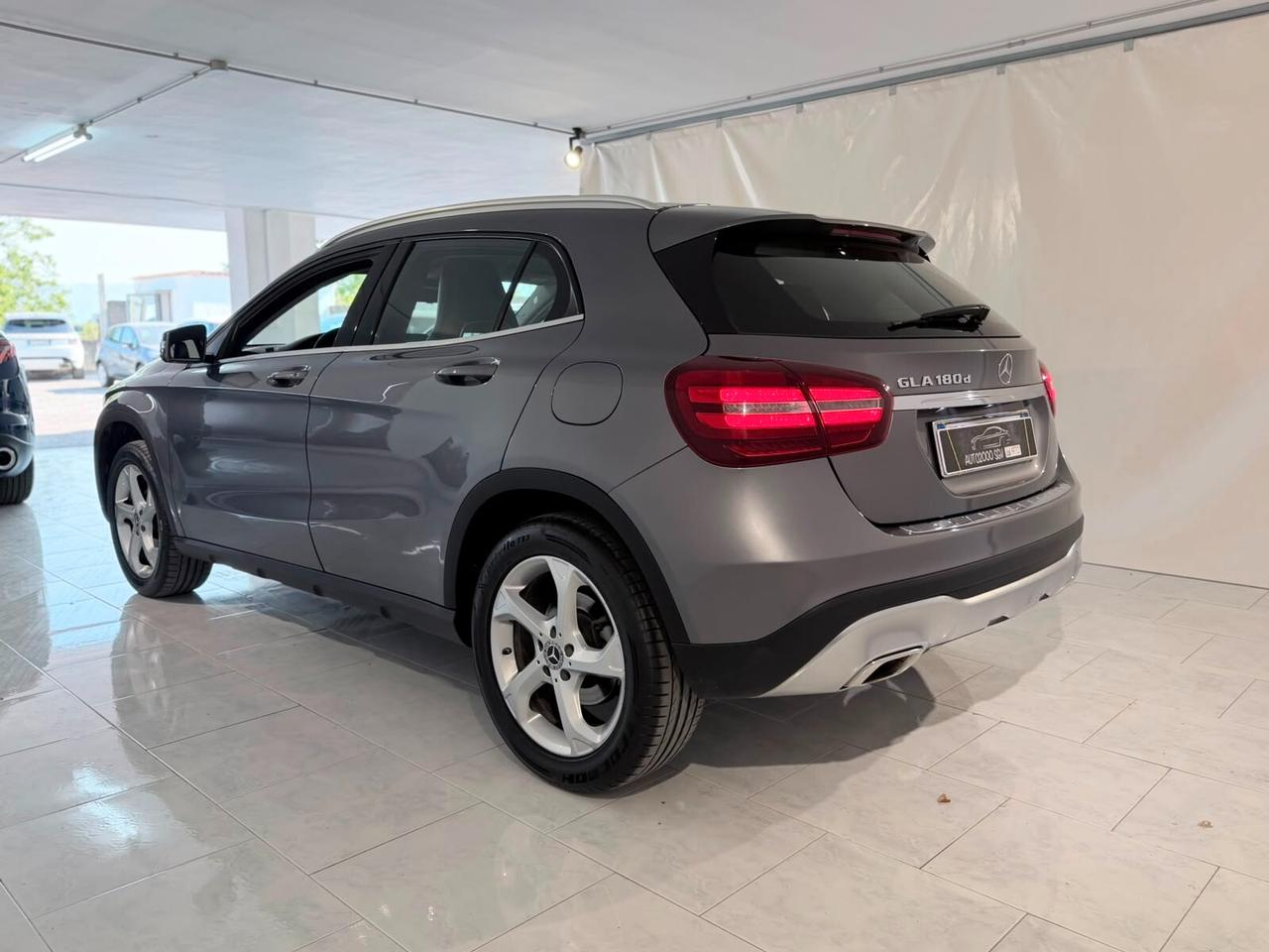 MERCEDES GLA 180D PREMIUM NEOPATENTATI
