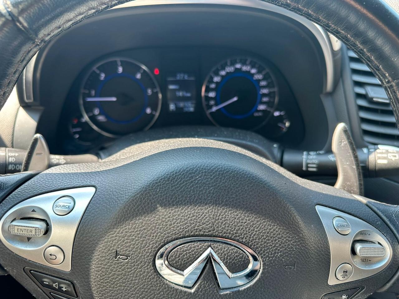 Infiniti QX70 3.0 diesel V6 AT GT Premium