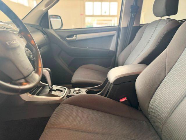 ISUZU D-Max 2.5 Space Cab Solar A/T 4WD