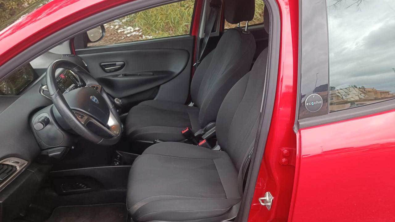 Lancia Ypsilon 1.0 FireFly 5 porte S&S Hybrid Ecochic Gold