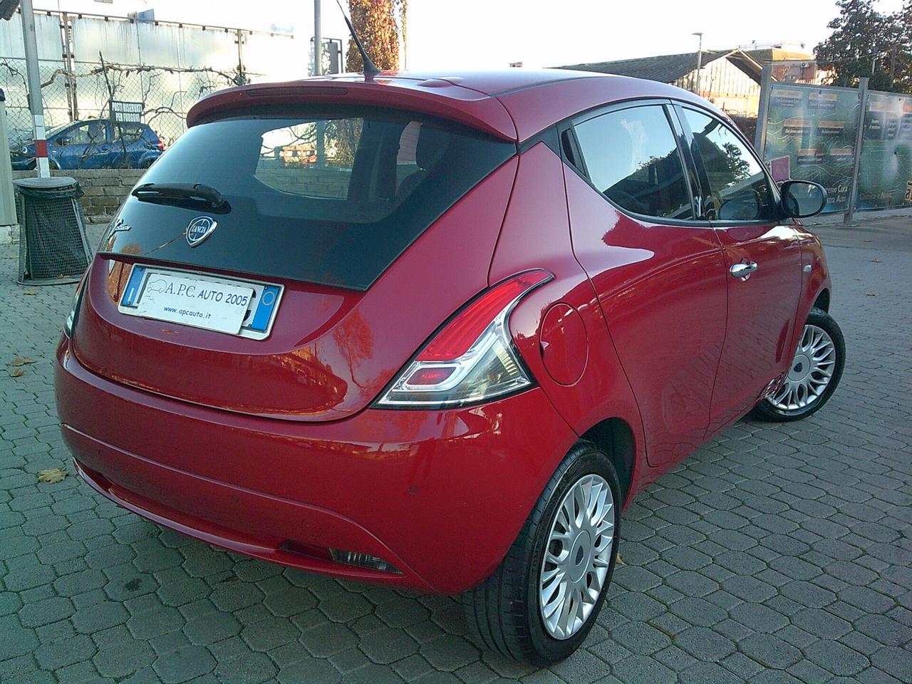 Lancia Ypsilon 1.2 69 CV 5 porte Silver