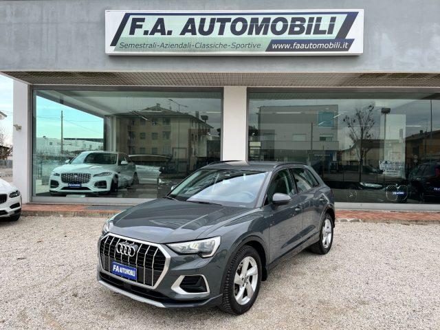 AUDI Q3 35 TFSI Business Advanced