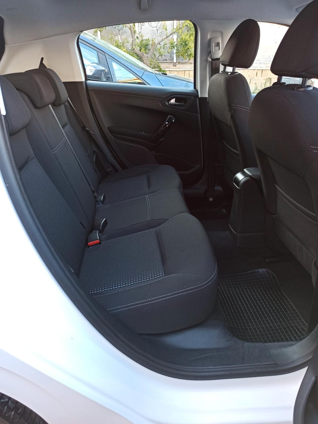 Peugeot 208 1.6 BlueHDi 75 cv 5 porte Allure