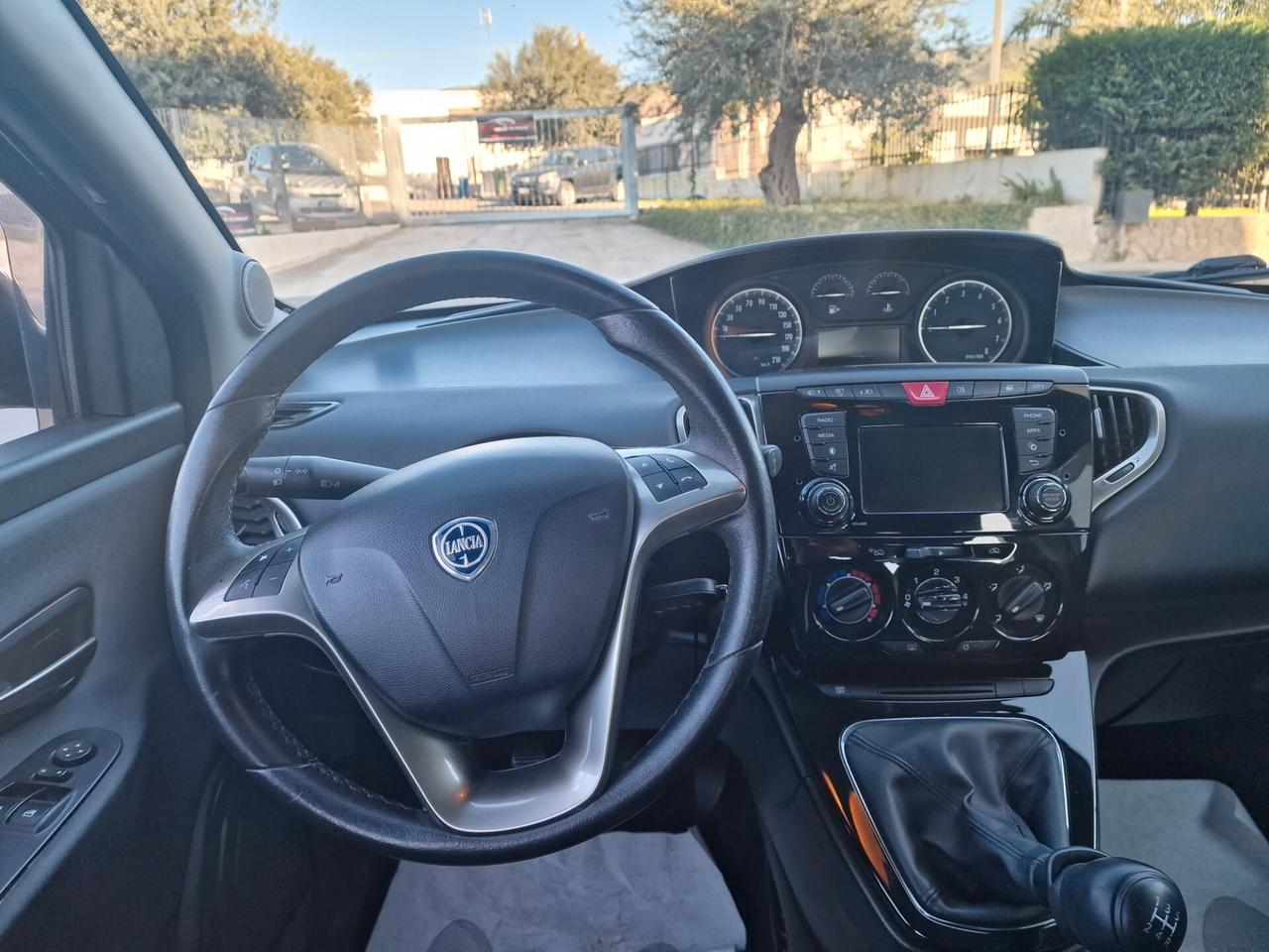 Lancia Ypsilon 1.2 69 CV 5 porte Platinum