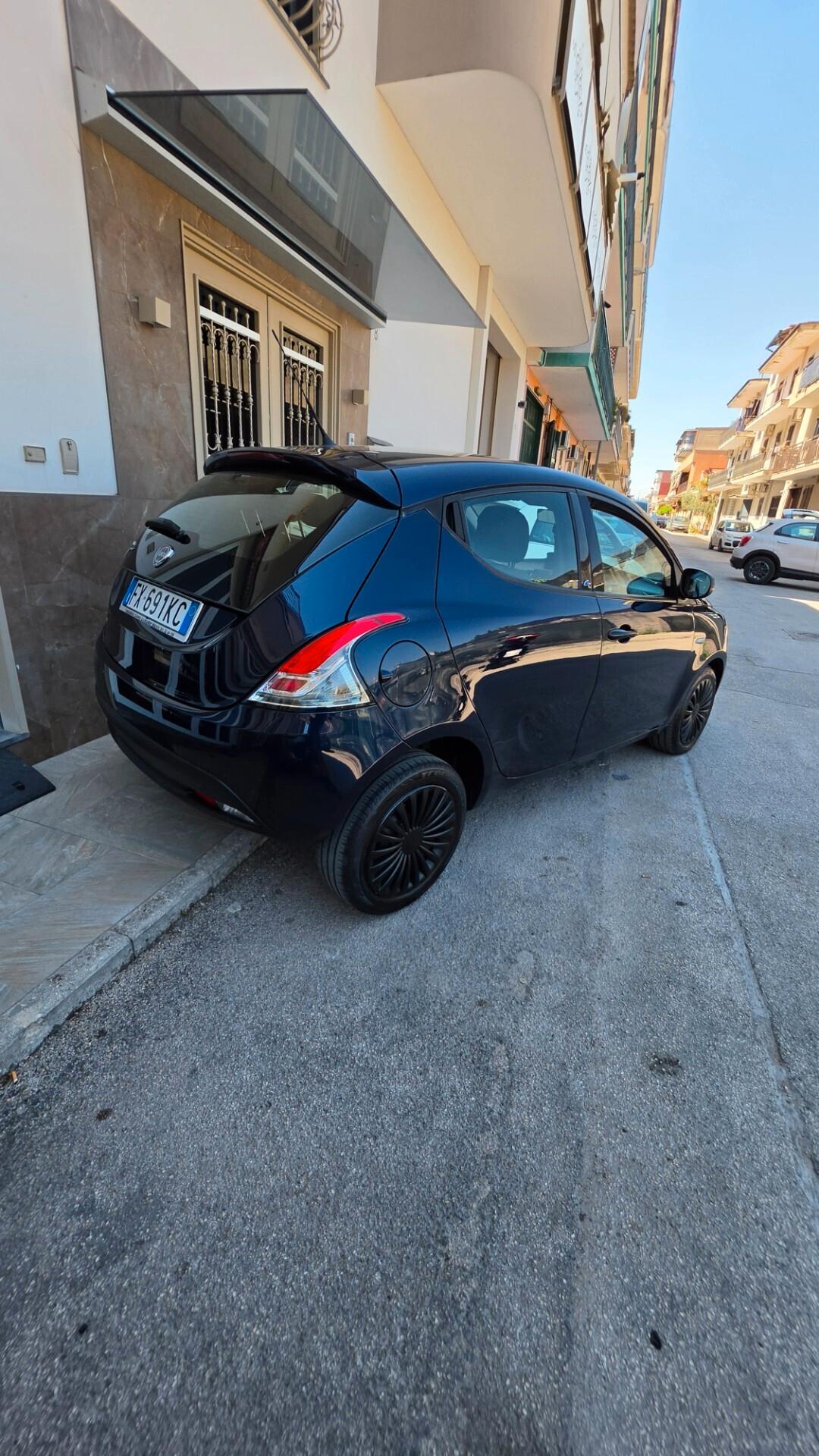 Lancia Ypsilon 1.2 69 CV 5 porte GPL Ecochic Elefantino Blu