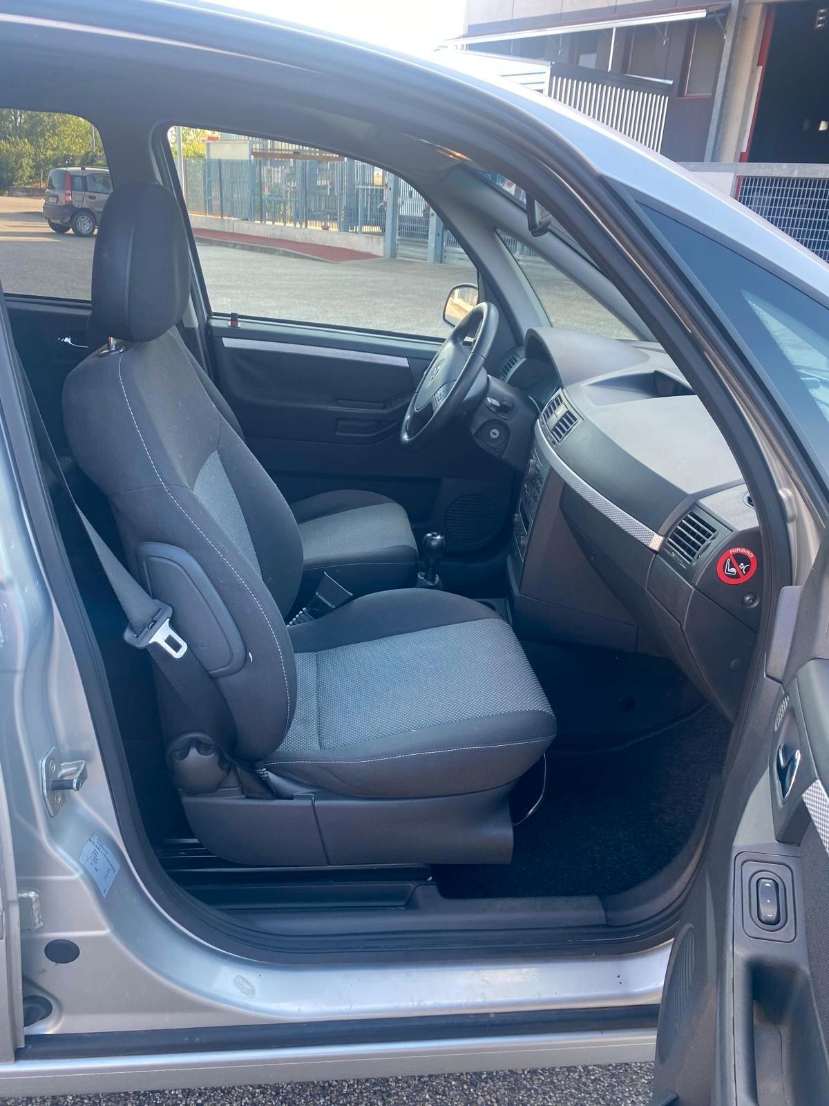 Opel Meriva 1.6 16V Cosmo ADATTA AI NEOPTATENTATI UNICO PROPRIETARIO