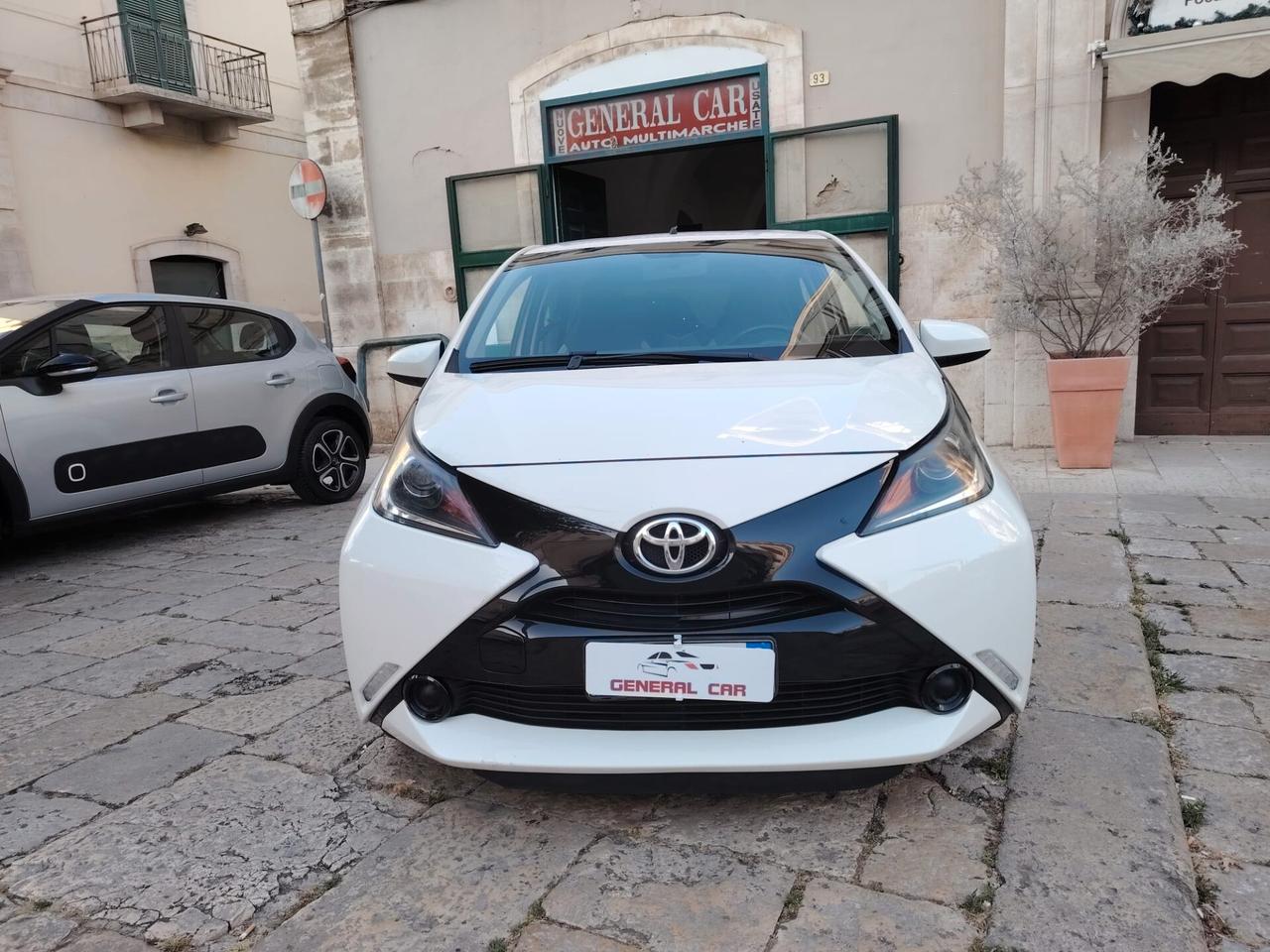 Toyota Aygo 1.0 VVT-i 69 CV 5 porte x-play TSS