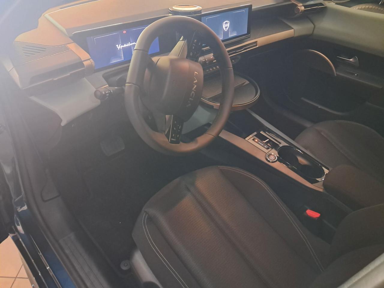 Lancia Ypsilon Hybrid e-DCT