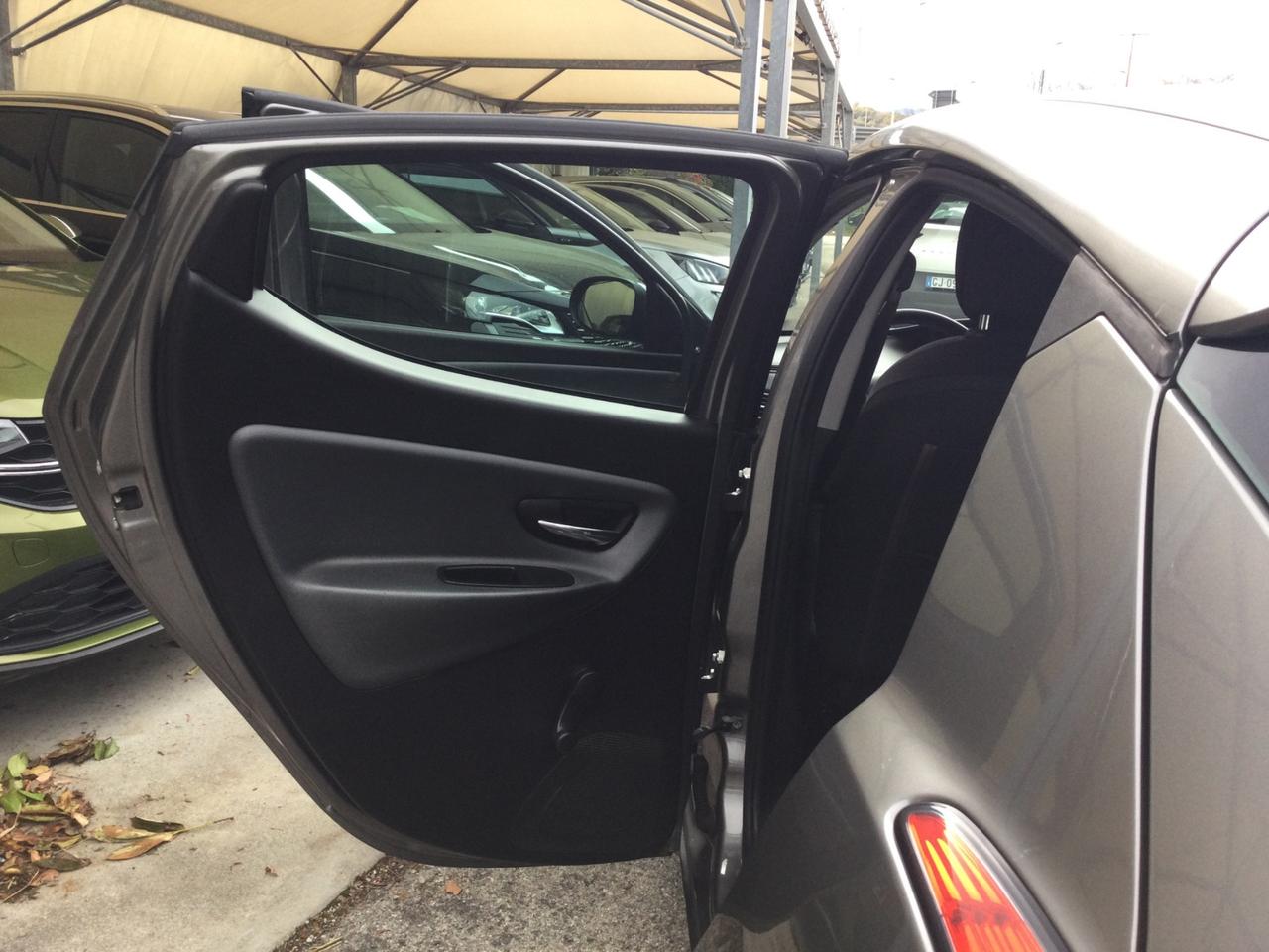 Lancia Ypsilon 1.2 69 CV 5 porte Platinum