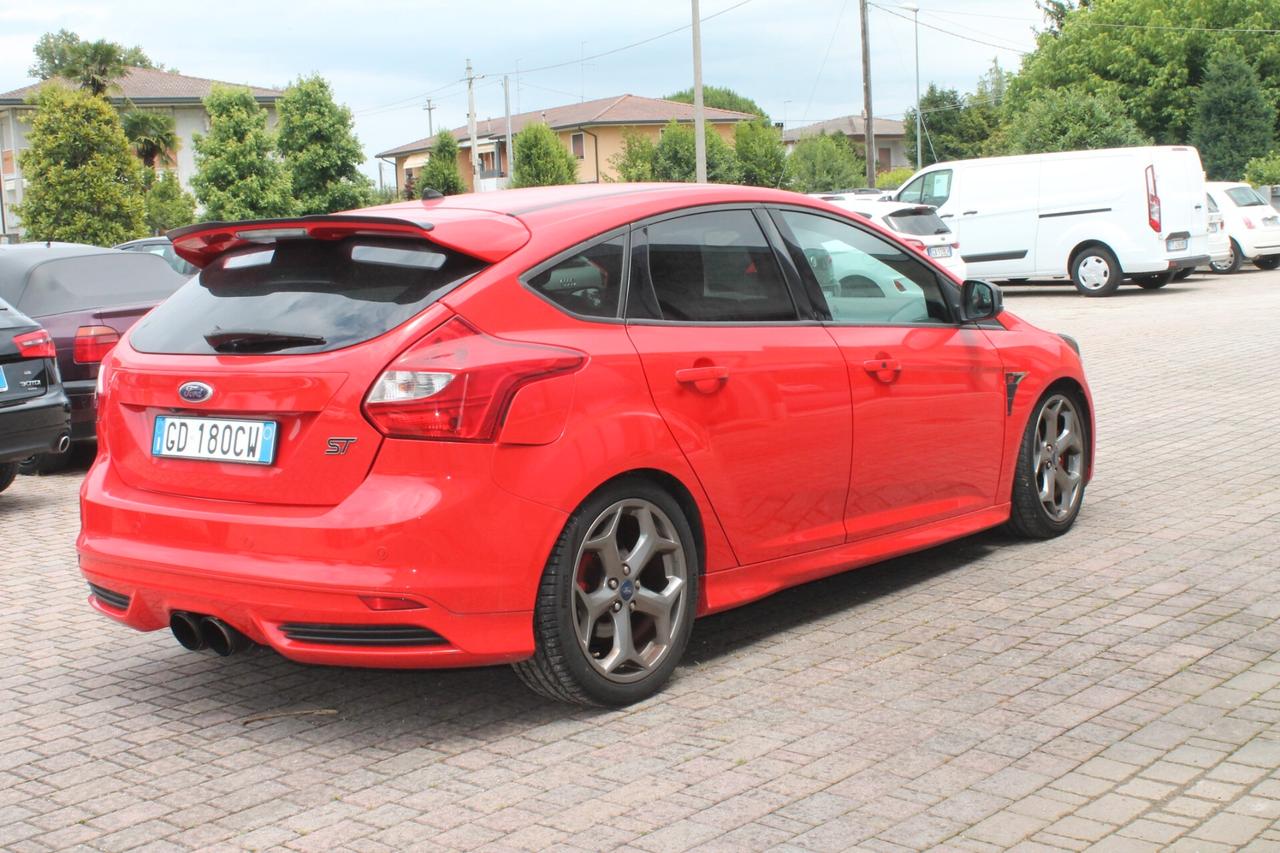 Ford Focus 2.0 EcoBoost 250 CV ST3