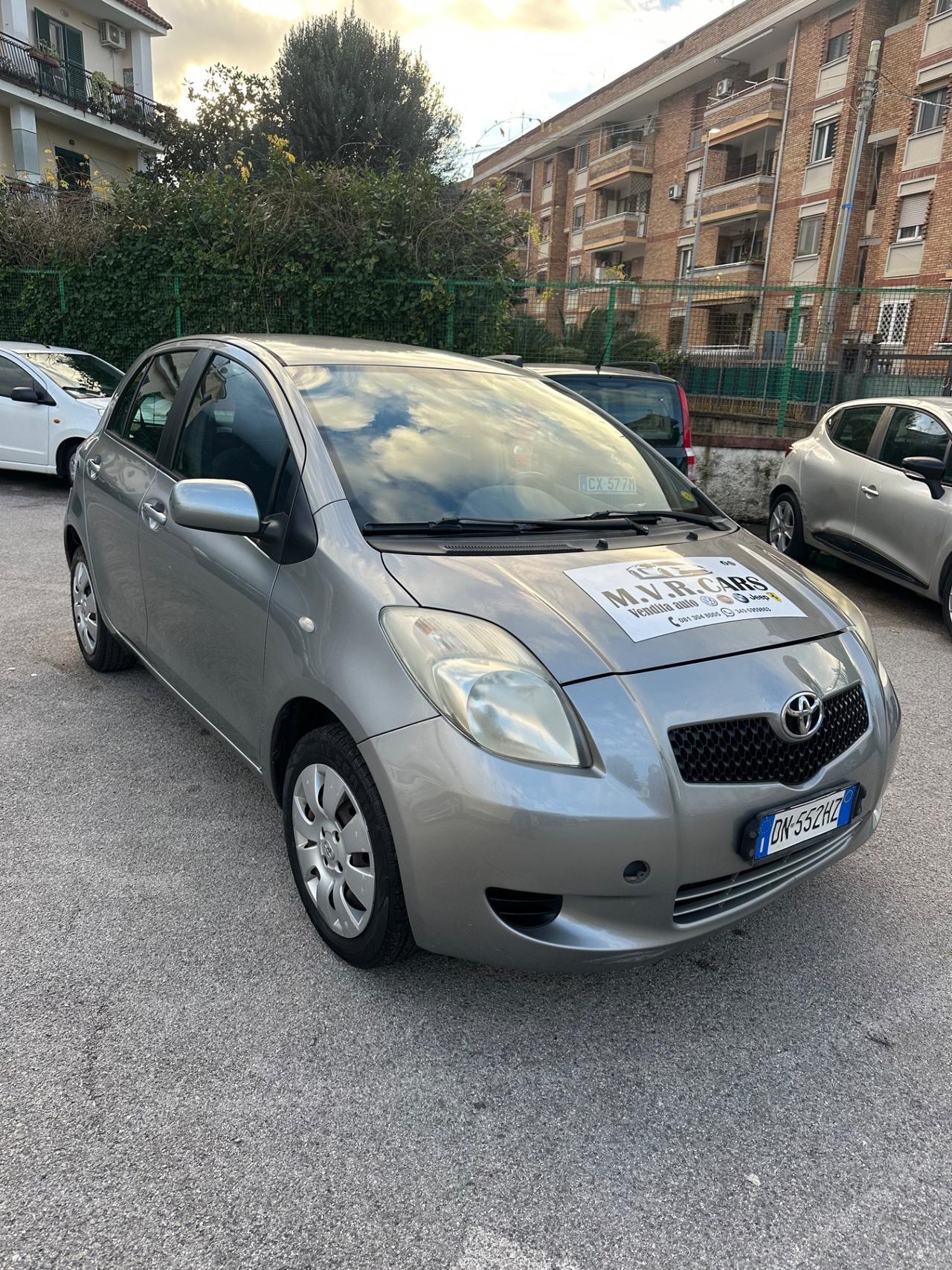 Toyota Yaris 1.0 5 porte