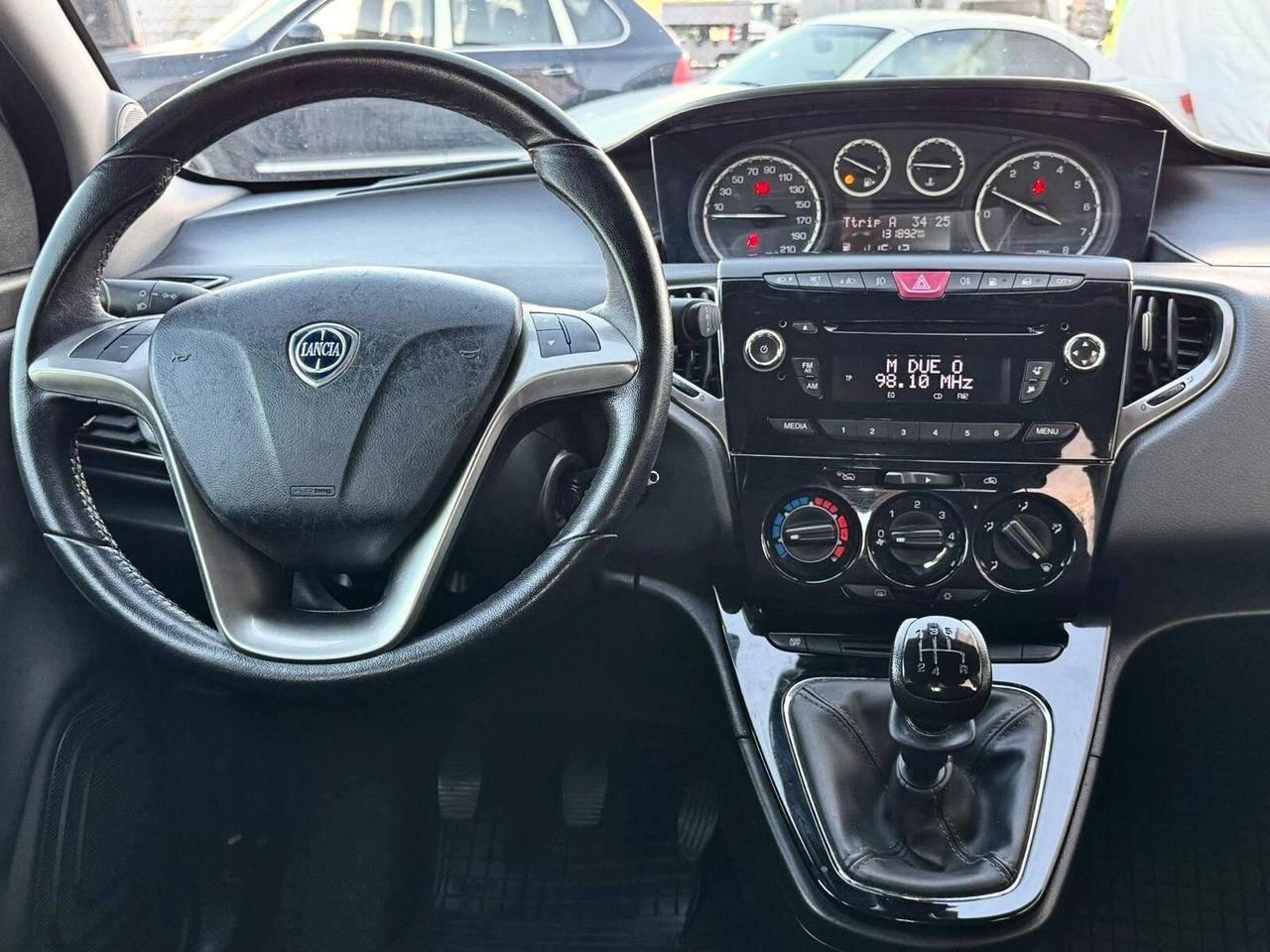 Lancia Ypsilon 0.9 TwinAir 85 CV 5 porte Metano Ecochic Gold