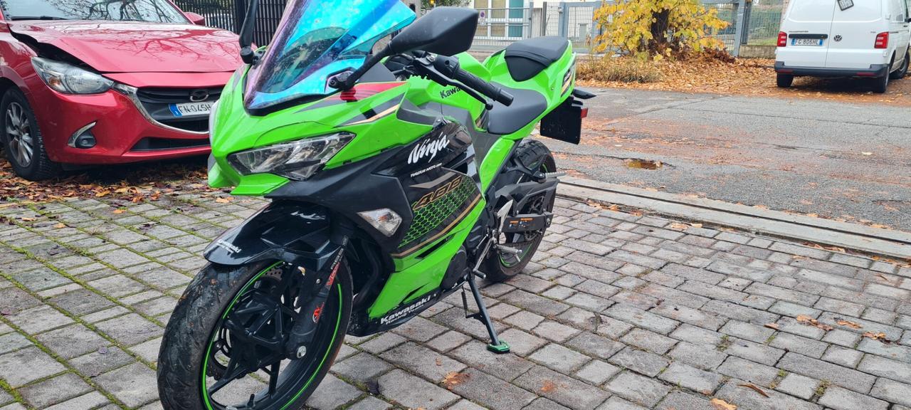 Kawasaki Ninja 400 DANNI ALLA CARENA