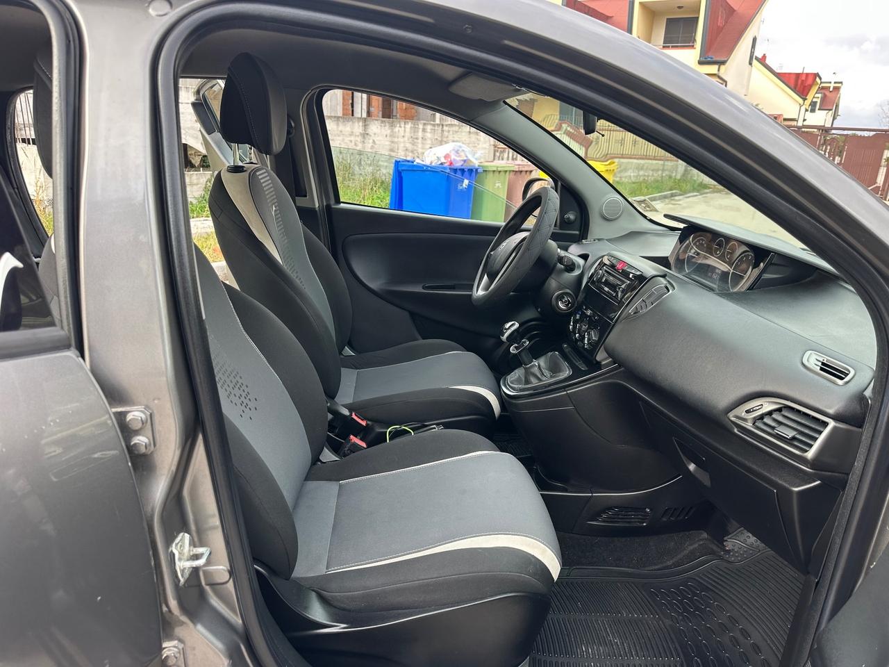 Lancia Ypsilon 1.2 69 CV 5 porte Gold