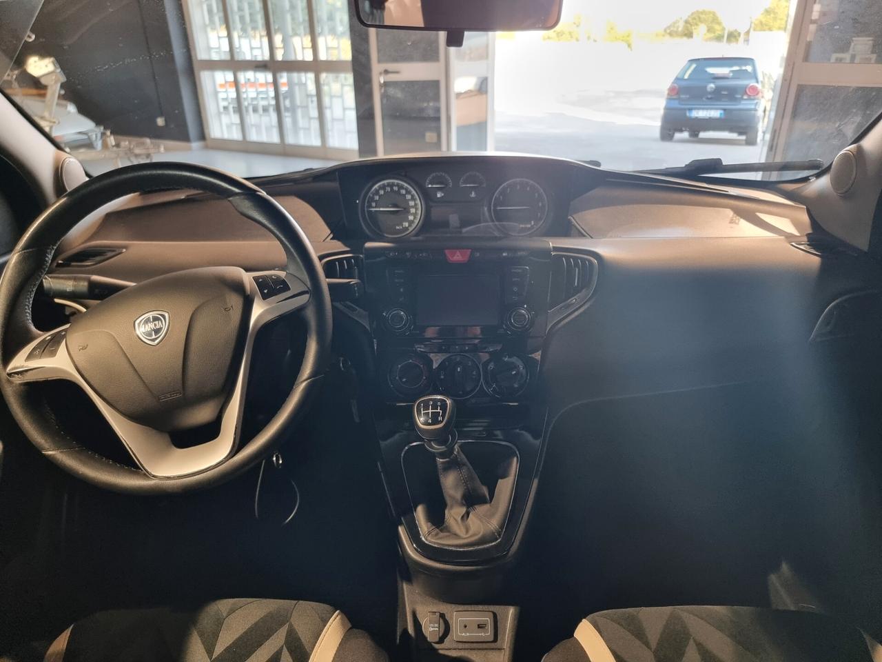 Lancia Ypsilon 1.2 69 CV 5 porte Gold