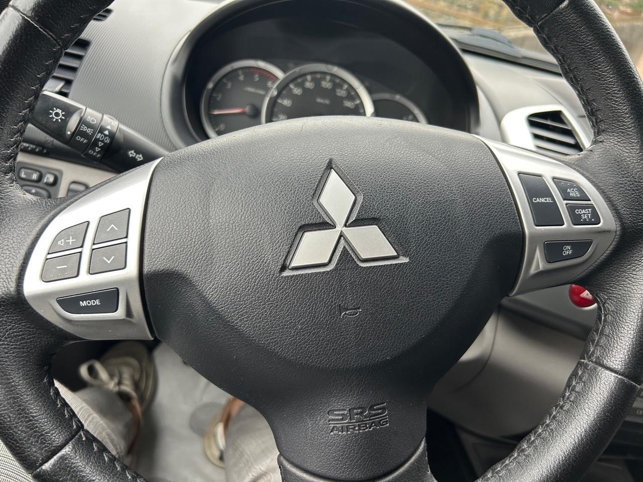 Mitsubishi L200 2.5 DI-D/136CV DC Invite DPF