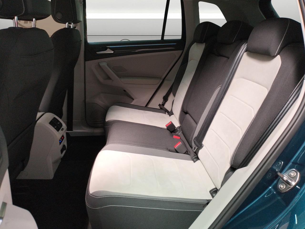 Volkswagen Tiguan II 2021 2.0 tdi Elegance 150cv dsg * IVA ESPOSTA *
