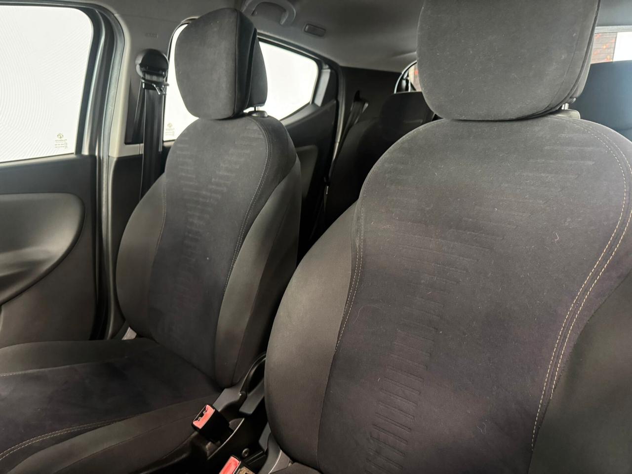 Lancia Ypsilon 1.2 69 CV 5 porte Silver