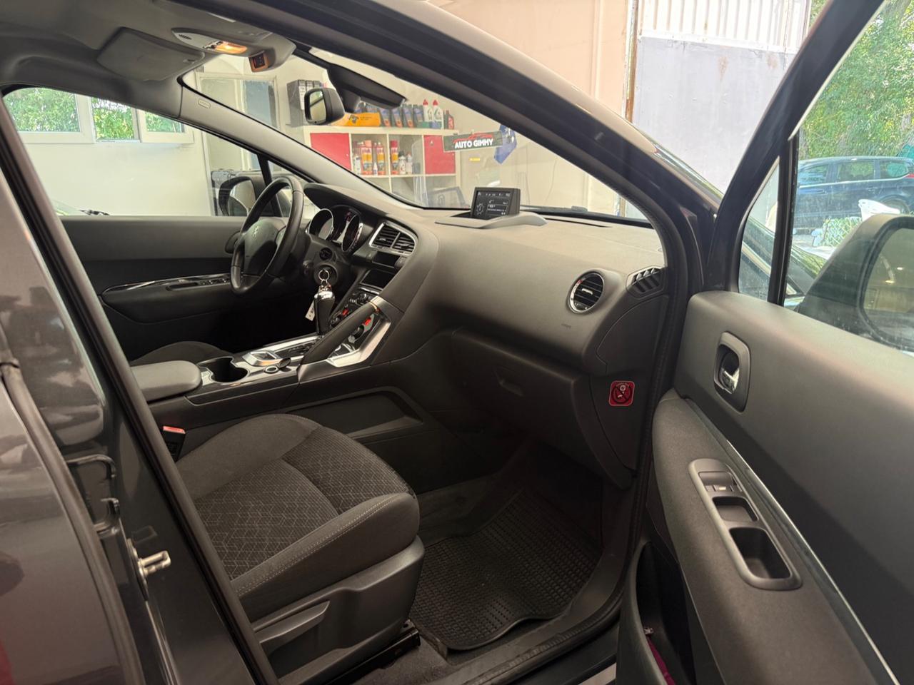 Peugeot 3008 1.5 DIESEL CAMBIO AUTOMATICO