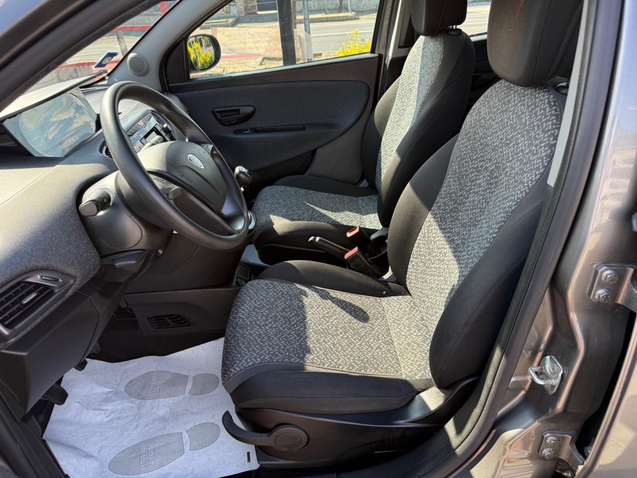 Lancia Ypsilon 1.2 69 CV 5 porte GPL Ecochic Black and Noir