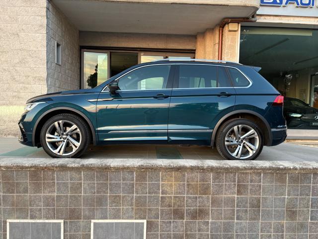 VOLKSWAGEN Tiguan 2.0 TDI 150 CV SCR DSG R-Line LUCI AMBIENTE