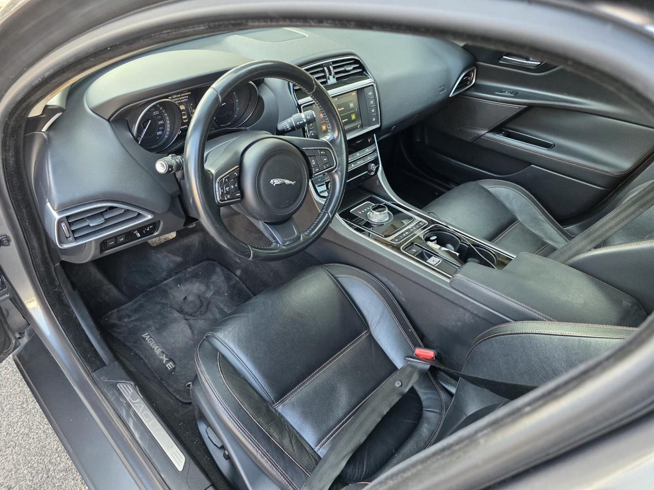 Jaguar XE 2.0 D Automatica Euro 6