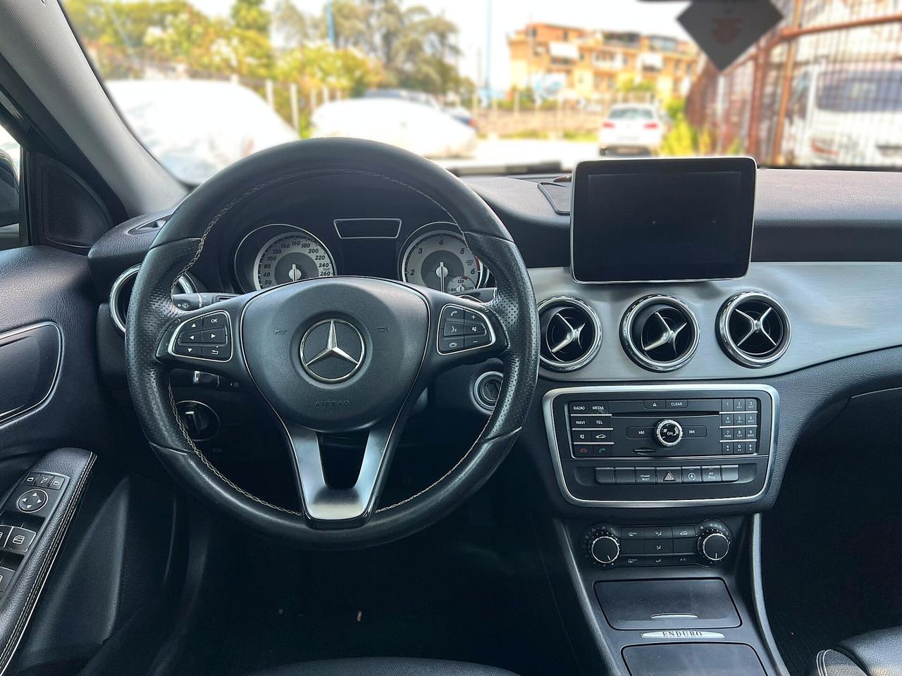 MERCEDES-BENZ GLA 180 d Automatic Premium - 2016