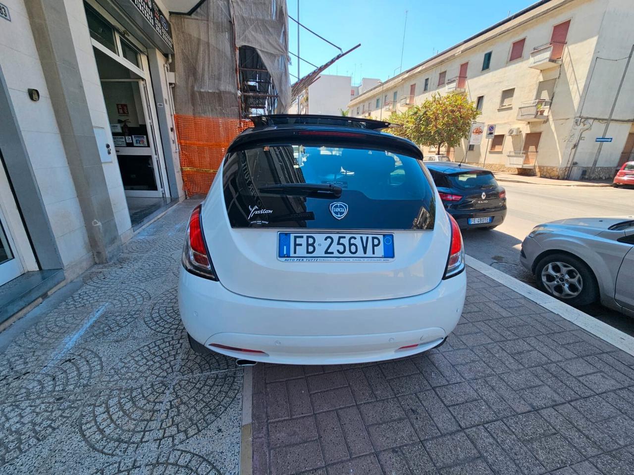 Lancia Ypsilon 1.2 69CV "tetto apribile" 12/2015