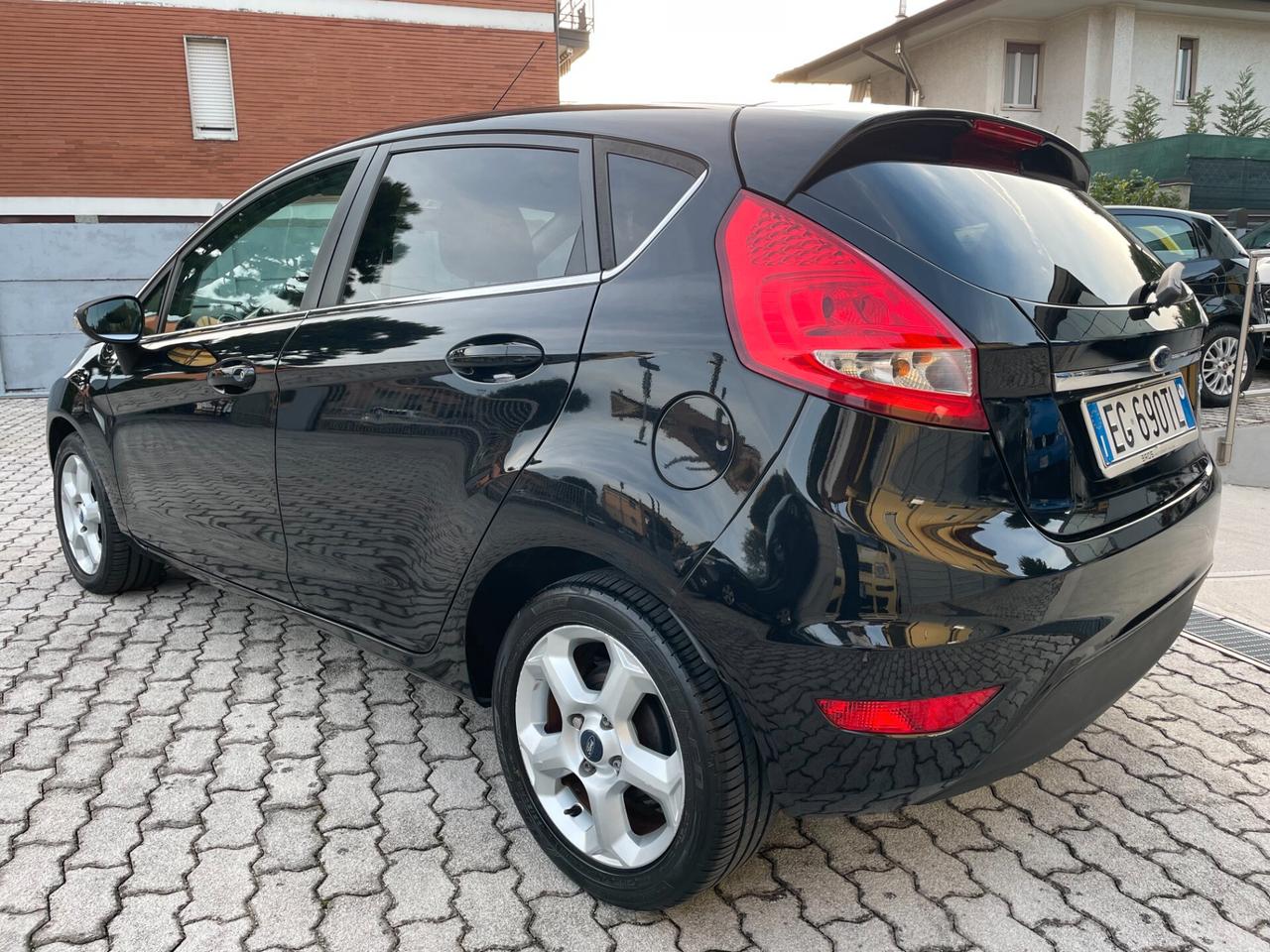 Ford Fiesta 1.2 82 CV 5 porte Titanium NEOPATENTATI KM REALI !!!