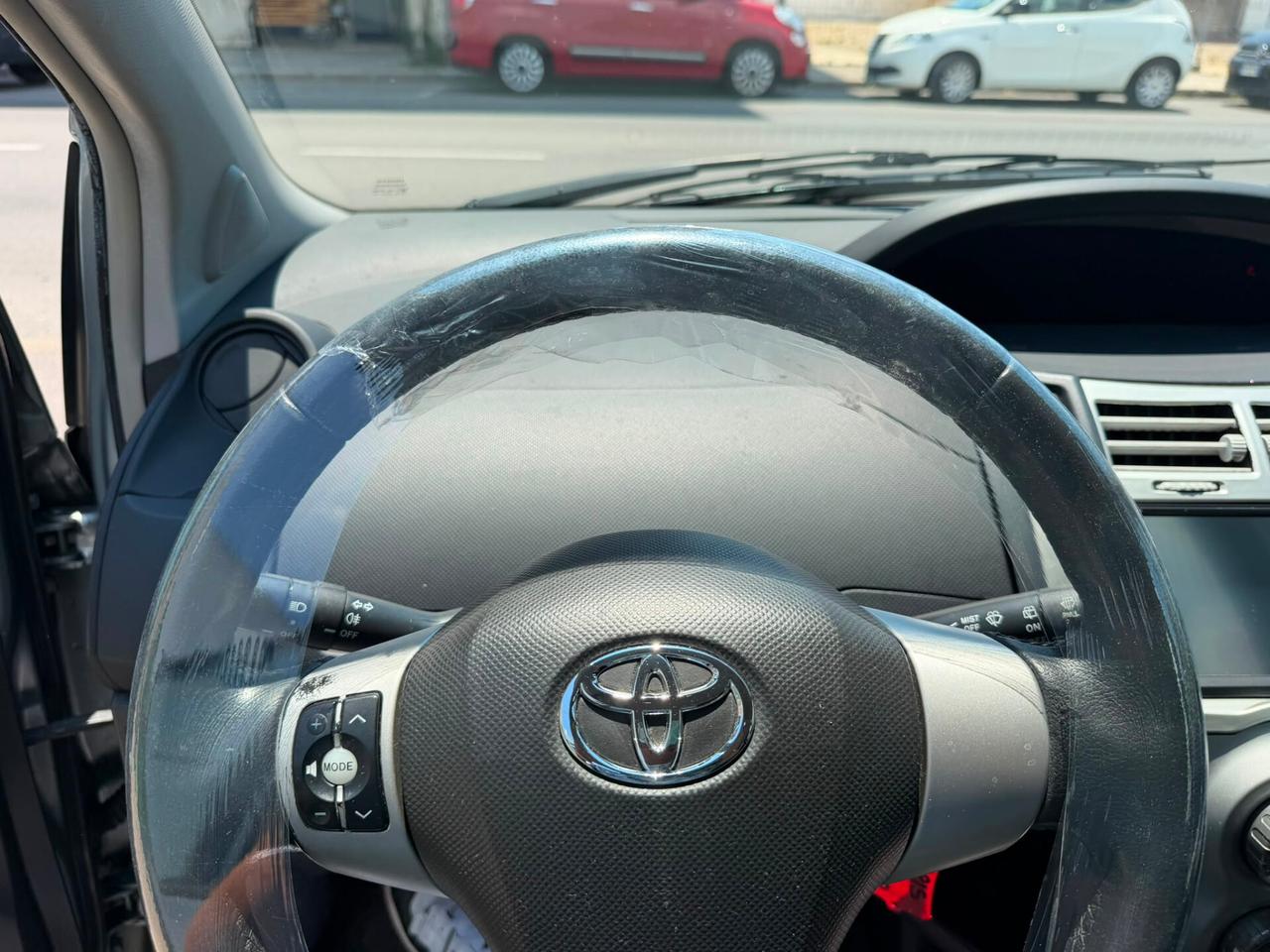 Toyota Yaris 1.0 5 porte Sol