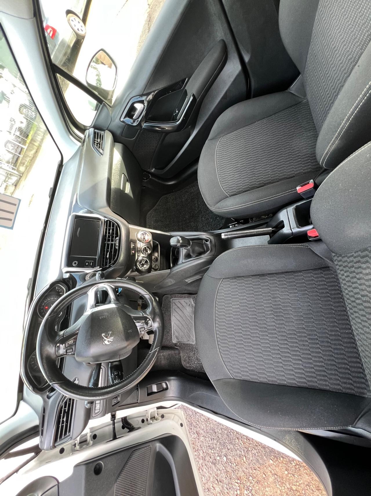 Peugeot 208 PureTech 82 5 porte Allure