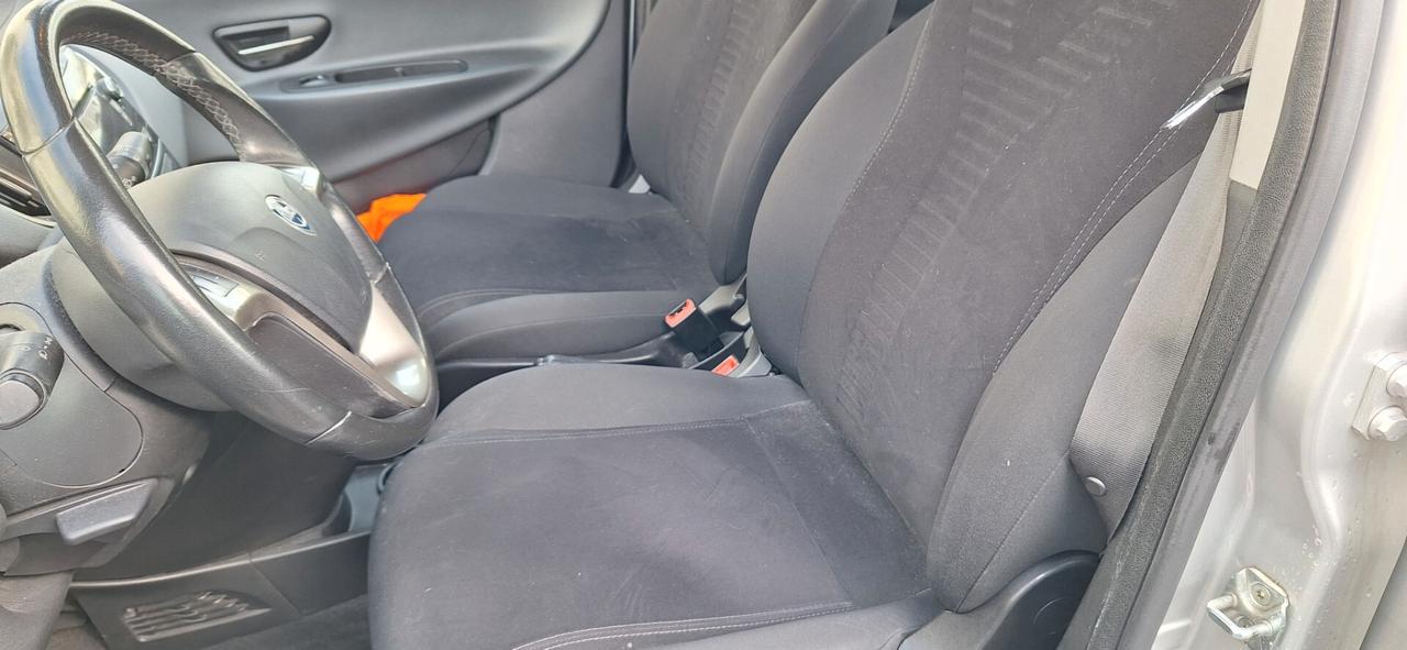 Lancia Ypsilon 1.2 69 CV 5 porte Gold